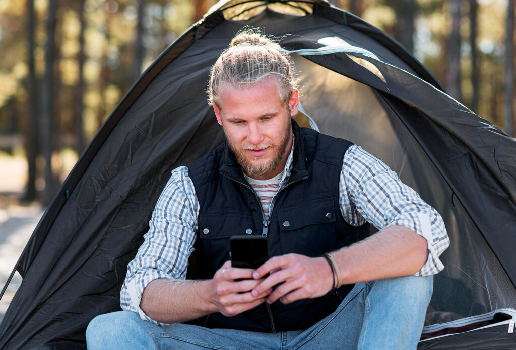 how to keep your phone charged while camping